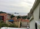 Mieszkanie w Petrovac z dobrym widokiem 700 m od morza