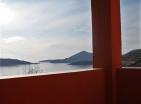 Trzypiętrowy mini-hotel na Sveti Stefan ze wspaniałym panoramicznym widokiem na morze
