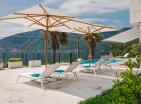 Luksusowa 6-pokojowa willa first line z widokiem na morze i basenem w Morinj, Kotor