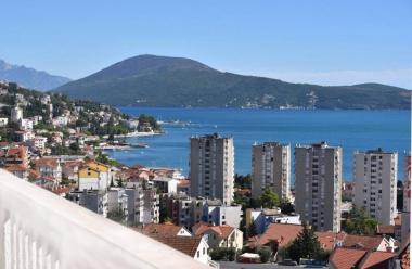Panoramiczny widok na morze 3 sypialnie apartament w Herceg Novi z kominkiem i garażem
