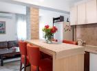 Odnowione umeblowane mieszkanie z dwiema sypialniami 55 m2 w centrum Tivat