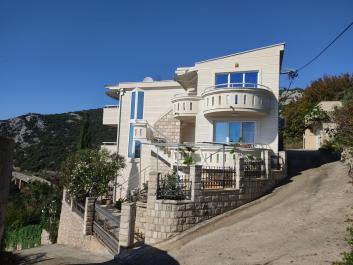 Dom z panoramicznym widokiem na morze 200 m2 w dobrej Vodzie