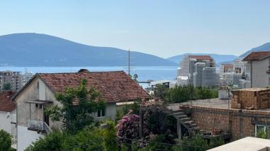 Widok na morze 2 bedroom gem 71 m2 w Tivat w pobliżu Porto Montenegro