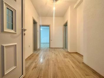 Wspaniały apartament z widokiem na morze 116 m2 z tarasem w Tivat