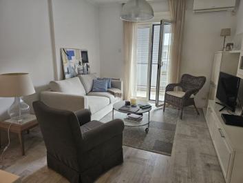 Stylowy apartament z jedną sypialnią 39 m2 w Tivat z tarasem i widokiem na zatokę
