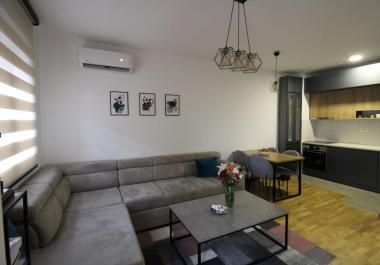 Uroczy apartament z 1 sypialnią w Podgoricy Kej z tarasem i garażem