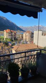 Widok na morze wymarzony Apartament 67 m2 w Kotorze z balkonem