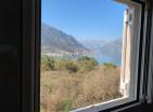 Zapierający dech w piersiach widok na morze słoneczne mieszkanie 104 m2 w Kotorze z 3 sypialniami i tarasem
