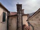 Uroczy dwupoziomowy 60 m2 w zabytkowym Starym Mieście w Kotorze