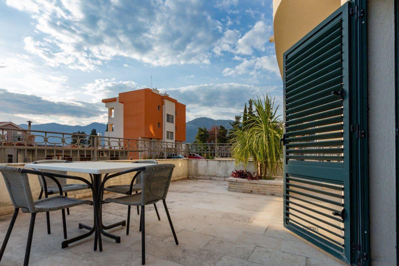 Uroczy apartament Tivat 42 m2 z tarasem w pobliżu PortoMontenegro
