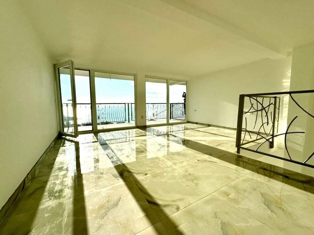 Panoramiczny widok na morze nowe mieszkanie 69 m2 w barze z basenem
