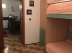 Duże mieszkanie w Petrovac z 3 pokoje w odległości 150 metrów od plaży