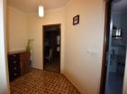 Dwupoziomowy apartament z trzema sypialniami w Sveti Stefan