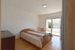 Apartament dysponuje 4 sypialniami, w pobliżu centrum miasta Tivat