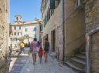 Wyprzedane : Miejsce dla sklepu w Kotor, na Starym mieście, na zatłoczonej ulicy
