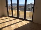 Słoneczne mieszkanie w Budva o powierzchni 75 m2 z widokiem na morze, w pobliżu plaży