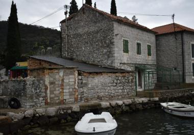Dom w miejscowości lepetane, Tivat, 1 linia morza do odzyskiwania