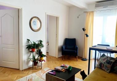 3-pokojowe mieszkanie 49 m2, z 2 tarasami w centrum miasta Budva